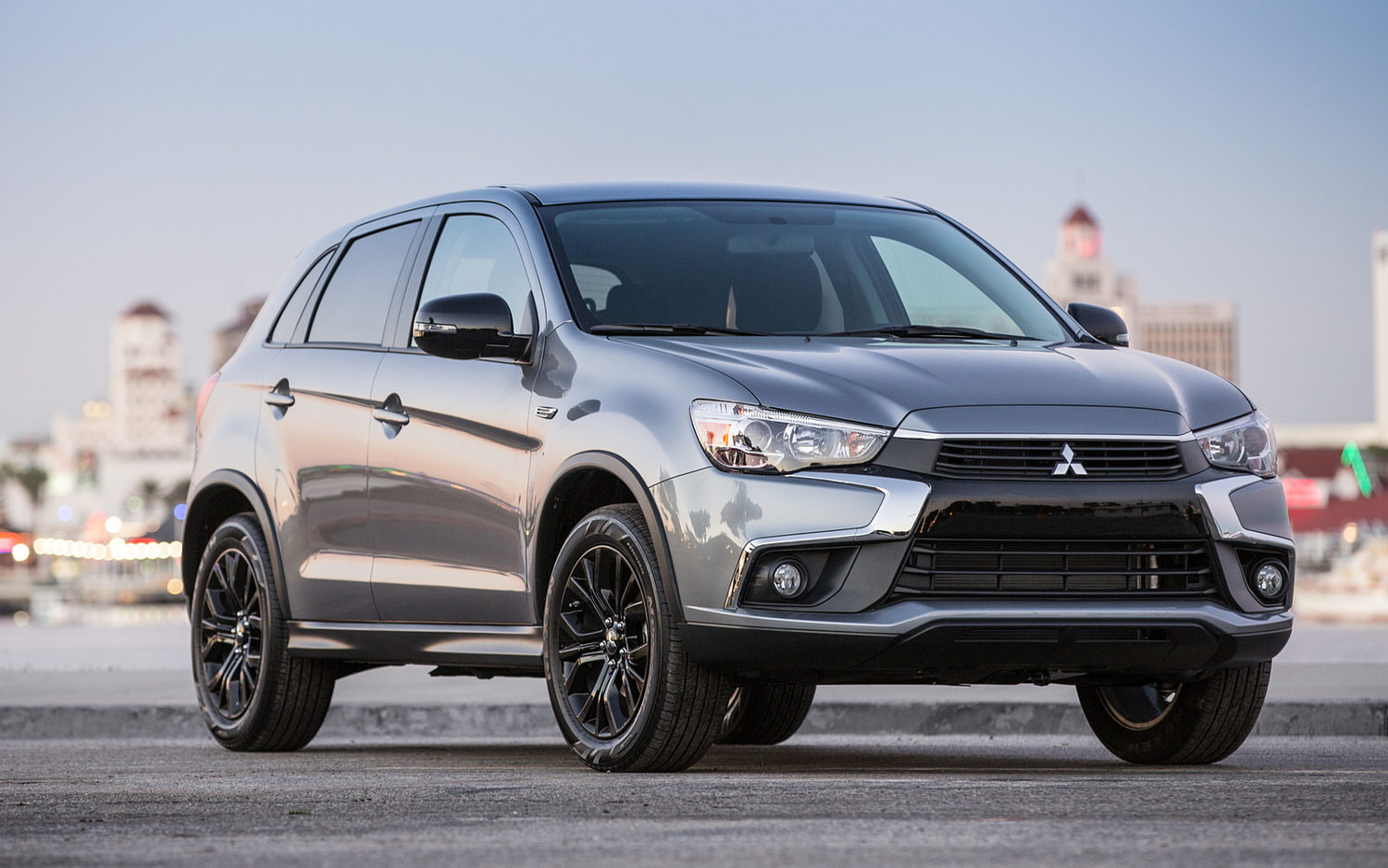 Comparison Mitsubishi Outlander Sport GT 2017 vs Hyundai Tucson